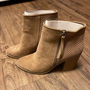 Target Universal thread | Tan booties